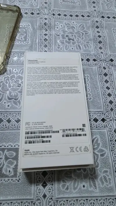 iPhone 13 en caja con accesorios - miniatura 4