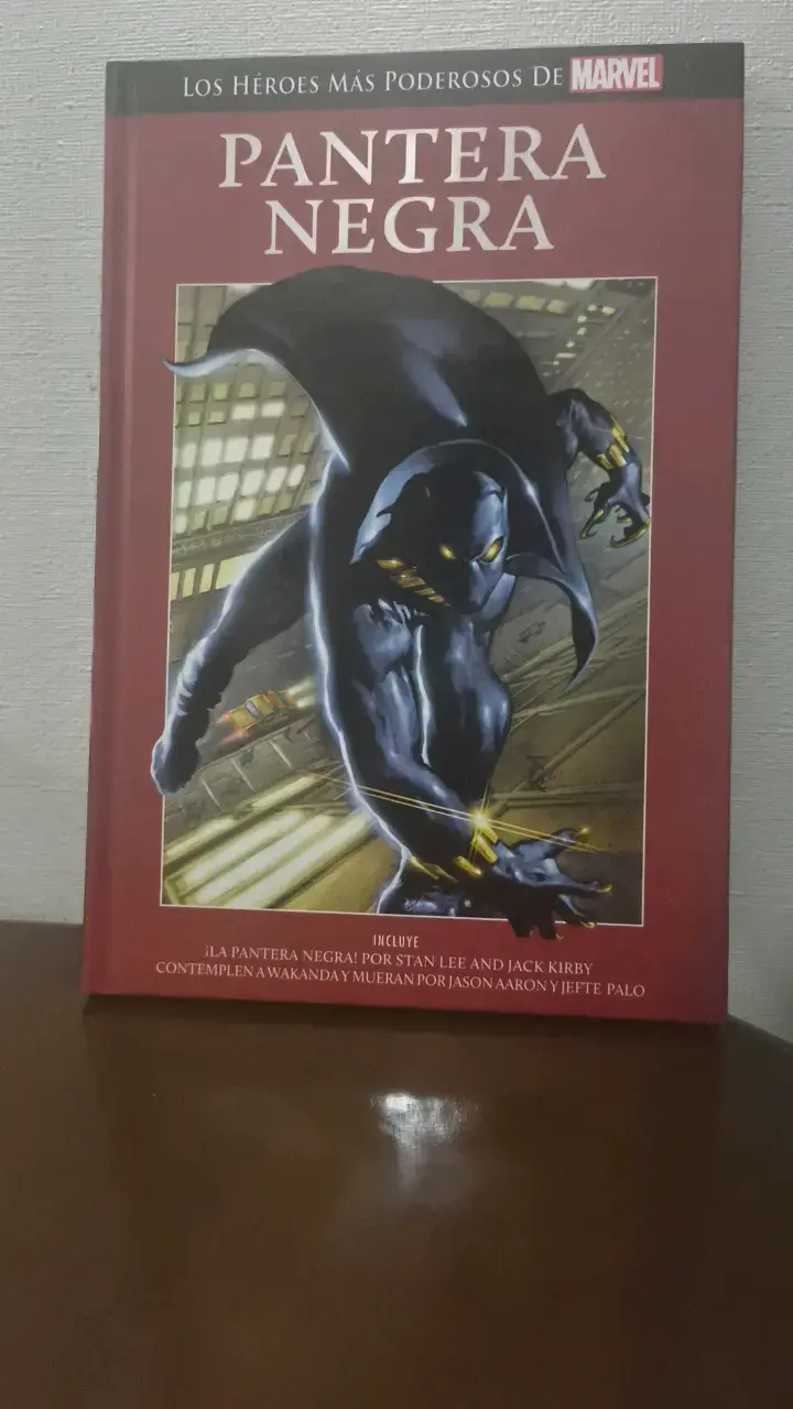 Libro Pantera Negra de Marvel en buen estado