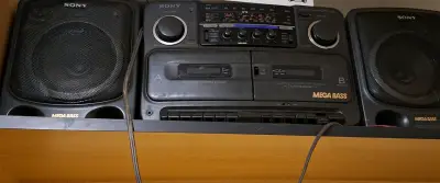 Radio cassette Sony Mega Bass con altavoces - miniatura 1