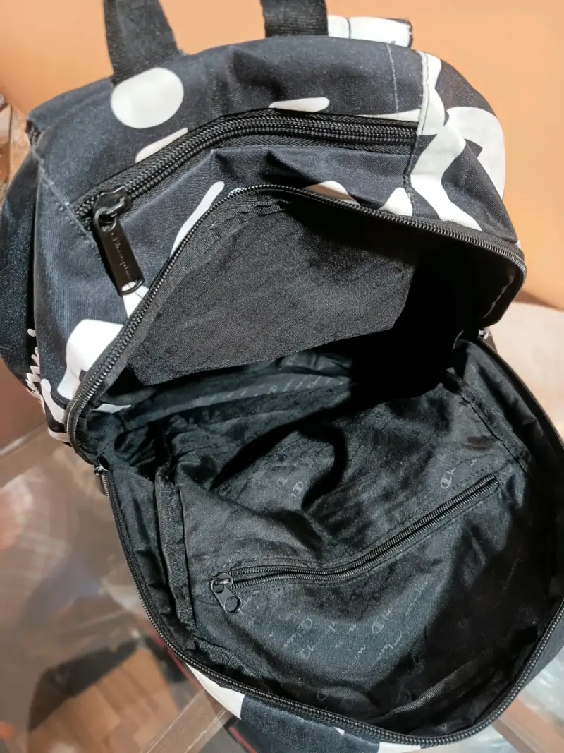 Mochila Champion negra con diseño gráfico - 5