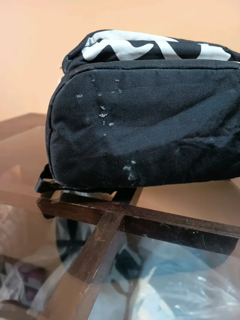 Mochila Champion negra con diseño gráfico - 6