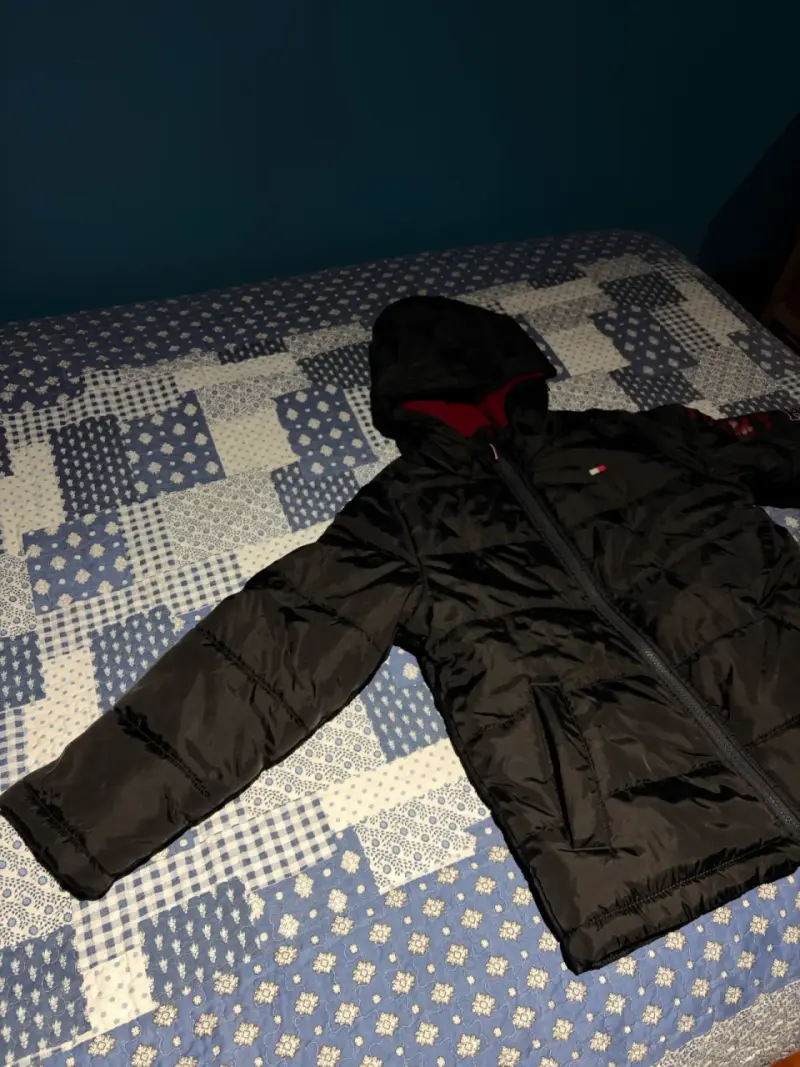 Chaqueta acolchada negra Tommy Hilfiger con capucha - 2