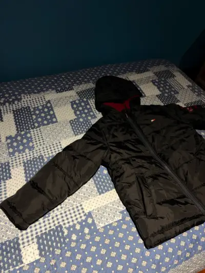 Chaqueta acolchada negra Tommy Hilfiger con capucha - miniatura 2