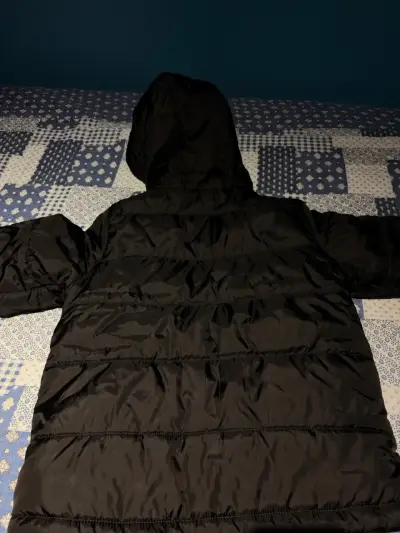 Chaqueta acolchada negra Tommy Hilfiger con capucha - miniatura 4
