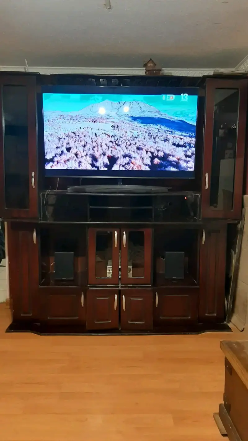 Mueble para TV de madera con compartimentos - 3