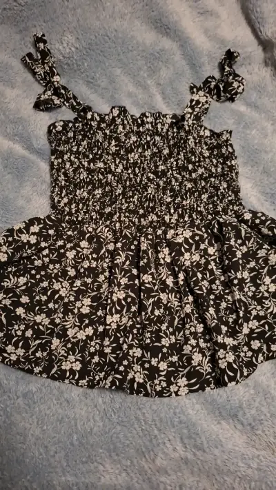 Blusa con estampado floral y tirantes ajustab - miniatura 1