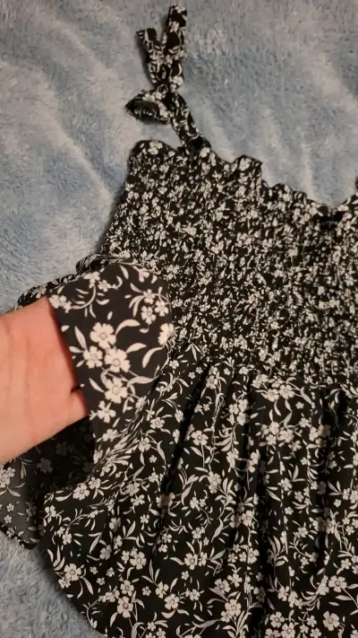 Blusa con estampado floral y tirantes ajustab - miniatura 2