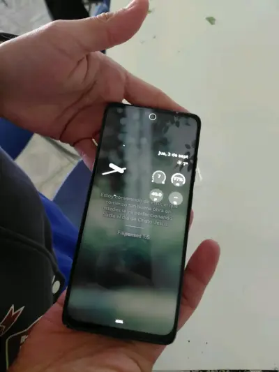 Motorola g56 5g nuevo con triple cámara trasera - miniatura 1