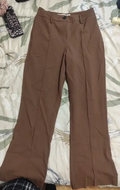 Pantalones marrones de vestir Bershka talla 38 - miniatura 1
