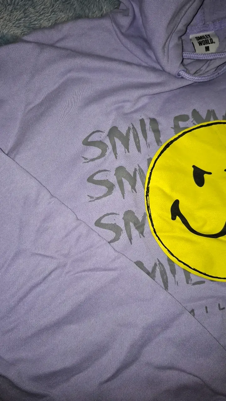 Polerón SmileyWorld con capucha y diseño gráfico - 3