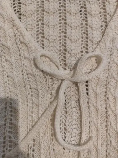 Hermoso Cárdigan tejido beige SHEIN con lazo - miniatura 3