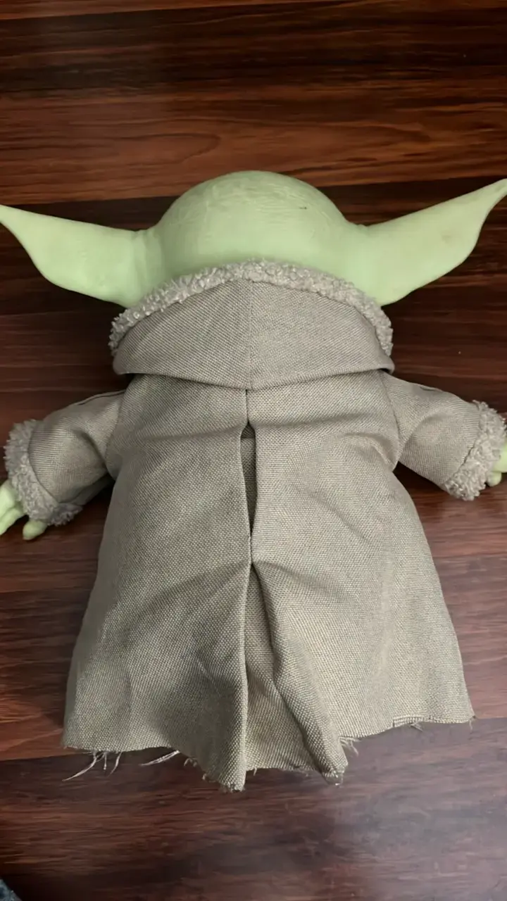 Peluche Baby Yoda Star Wars con abrigo - 2