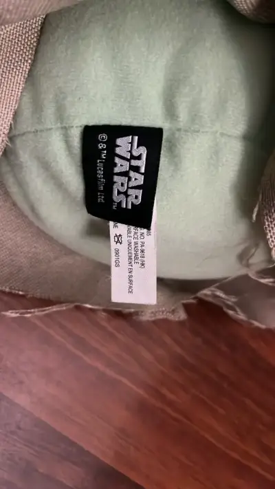 Peluche Baby Yoda Star Wars con abrigo - miniatura 3