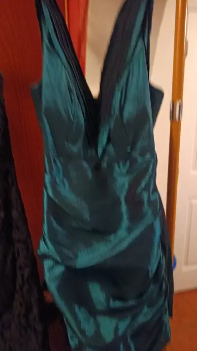 Vestido de fiesta verde esmeralda elegante - miniatura 1