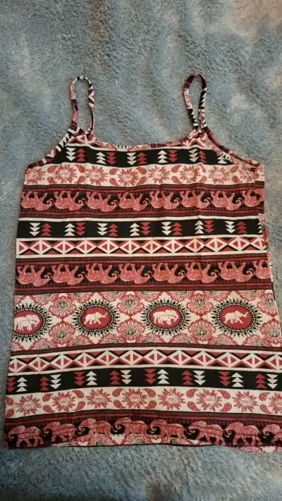 Polera sin mangas con estampado étnico - miniatura 1