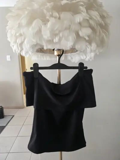 Conjunto de tops negros elegantes - miniatura 1