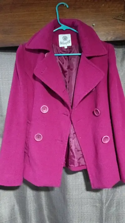 Abrigo de mujer Oppositr fucsia con botones - miniatura 1