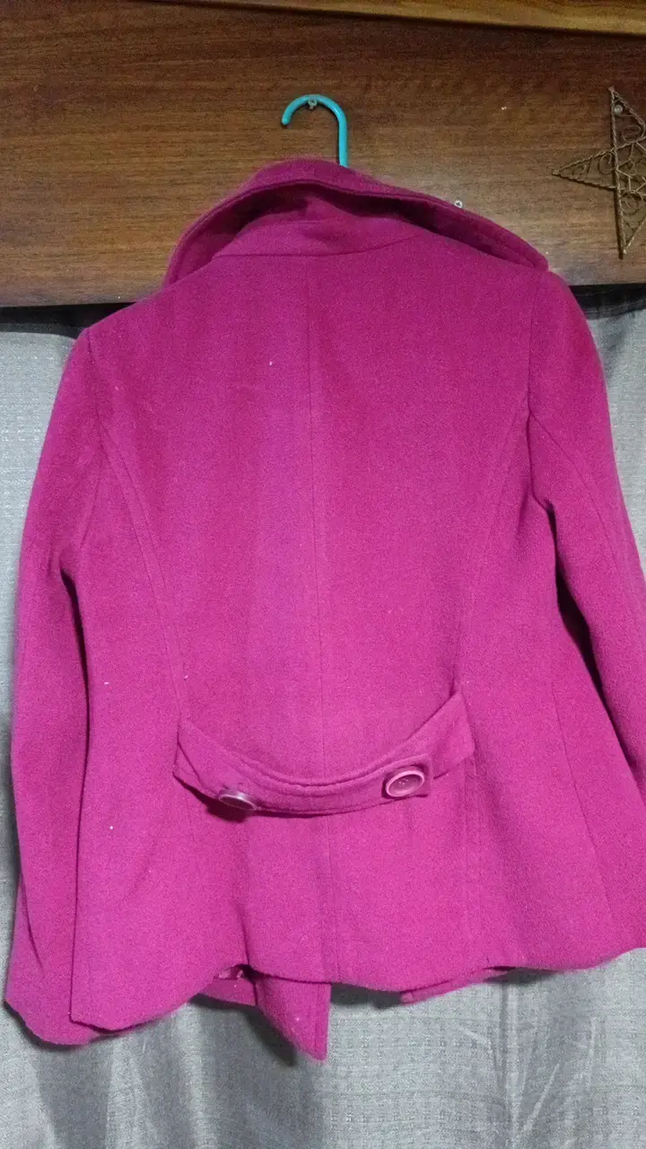 Abrigo de mujer Oppositr fucsia con botones - 2