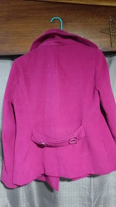 Abrigo de mujer Oppositr fucsia con botones - miniatura 2