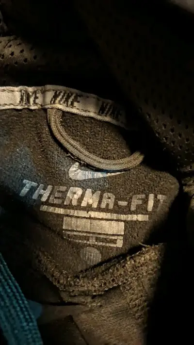 Polerón con capucha negro Nike Therma-Fit - miniatura 3