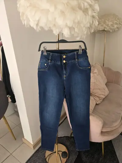 Jeans de mujer en mezclilla azul claro y oscuro - miniatura 3