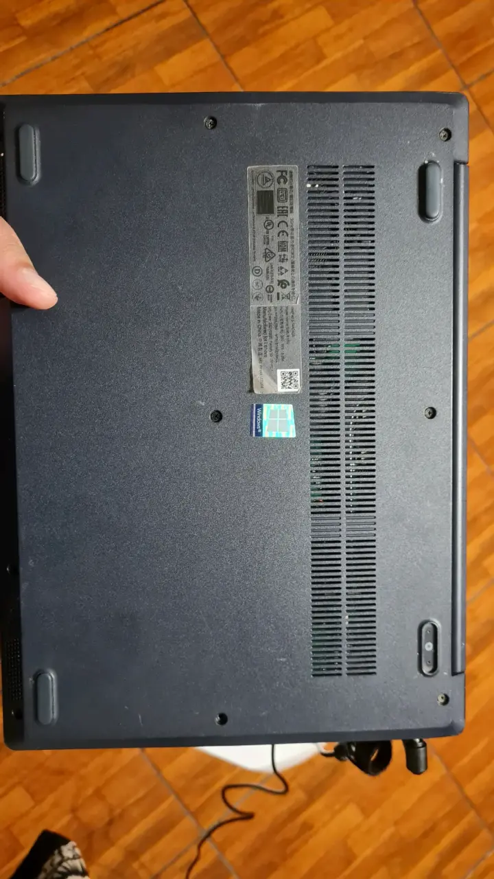 Laptop Lenovo con pantalla de 14 pulgadas - 3