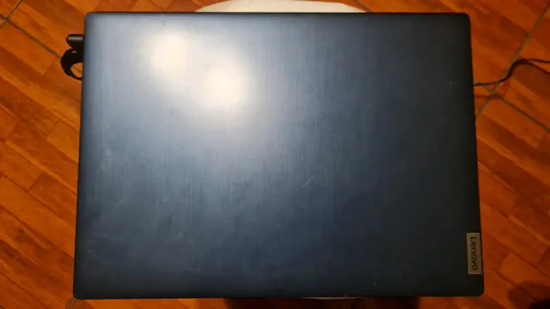 Laptop Lenovo con pantalla de 14 pulgadas - 4