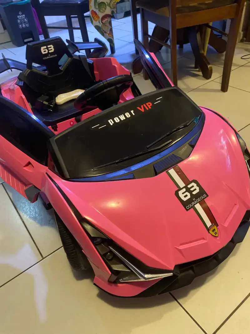 Auto eléctrico infantil rosa con luces LED - 2