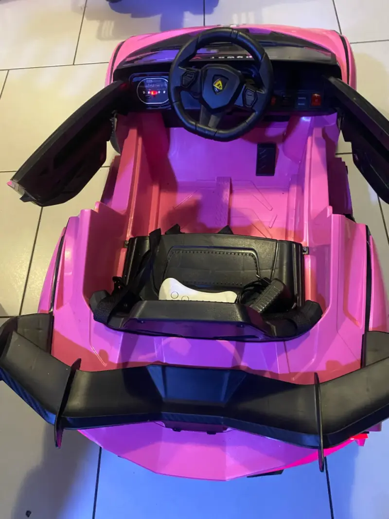 Auto eléctrico infantil rosa con luces LED - 4