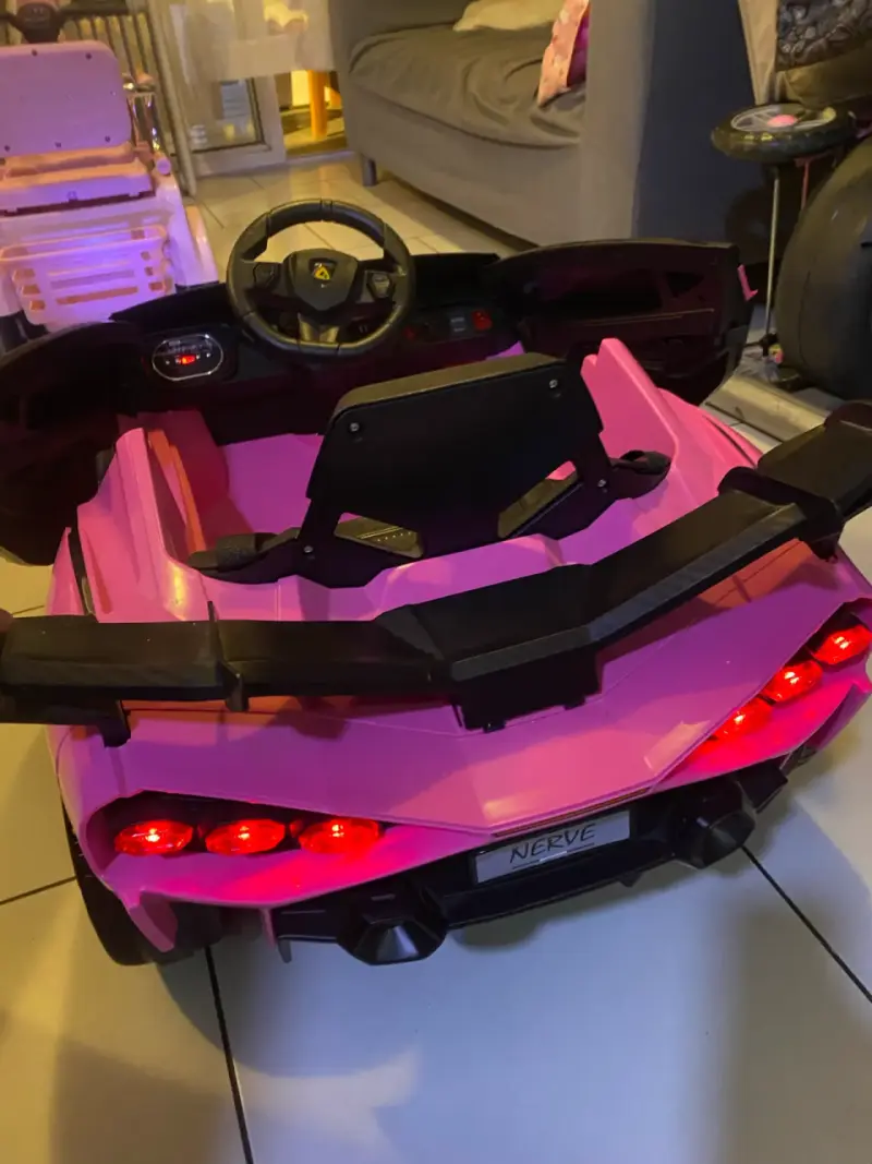 Auto eléctrico infantil rosa con luces LED - 5