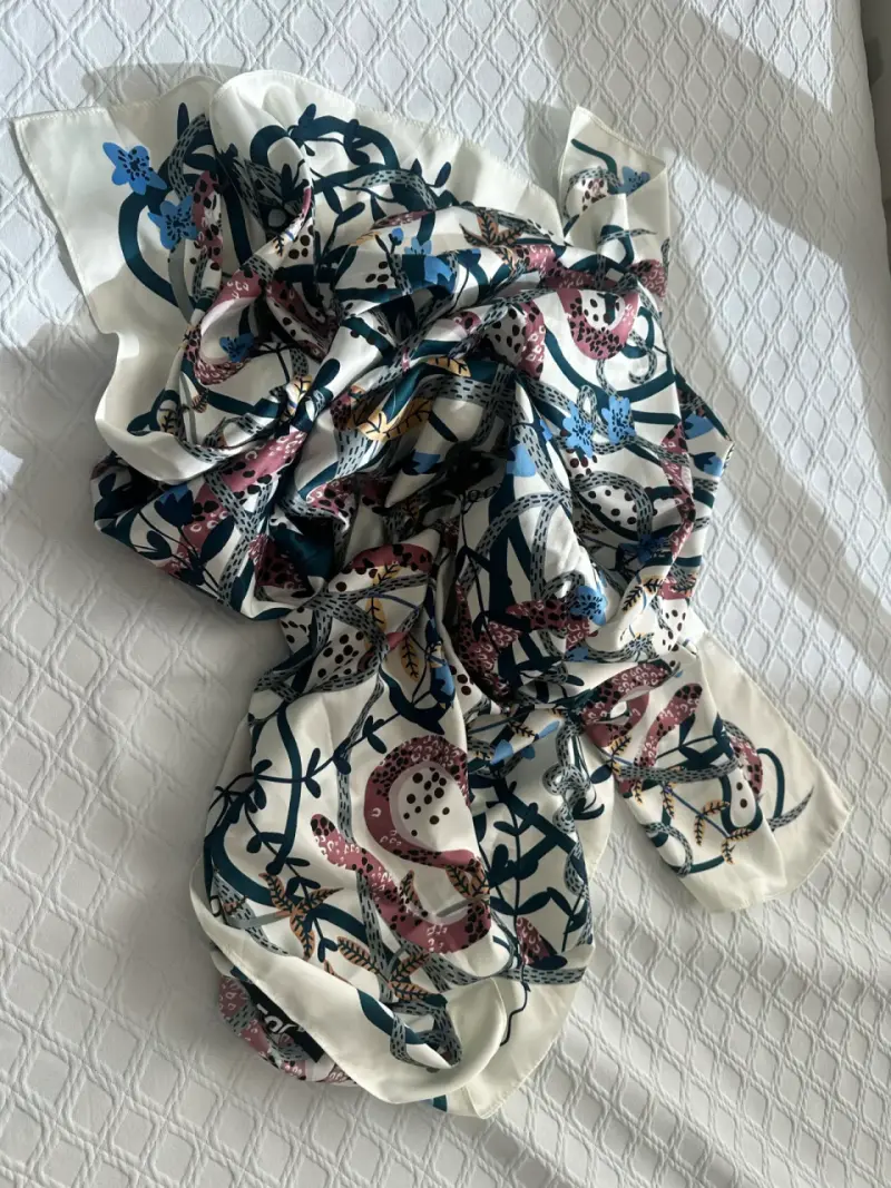 Pañuelo de seda estampado Bimba y Lola - 1