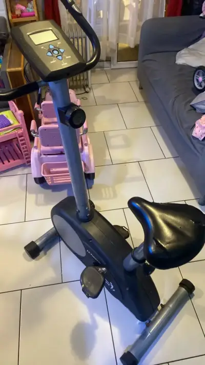 Bicicleta estática ejercicios - miniatura 2