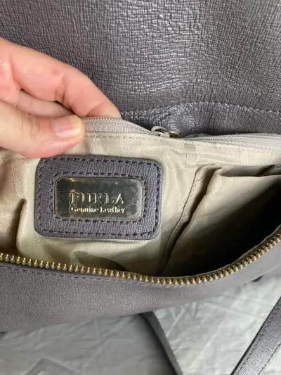 Bolso de cuero genuino Furla gris con cierre - miniatura 1