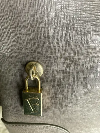Bolso de cuero genuino Furla gris con cierre - miniatura 3