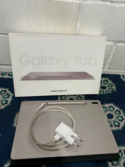 Tablet Samsung Galaxy Tab S7 FE con teclado - miniatura 1