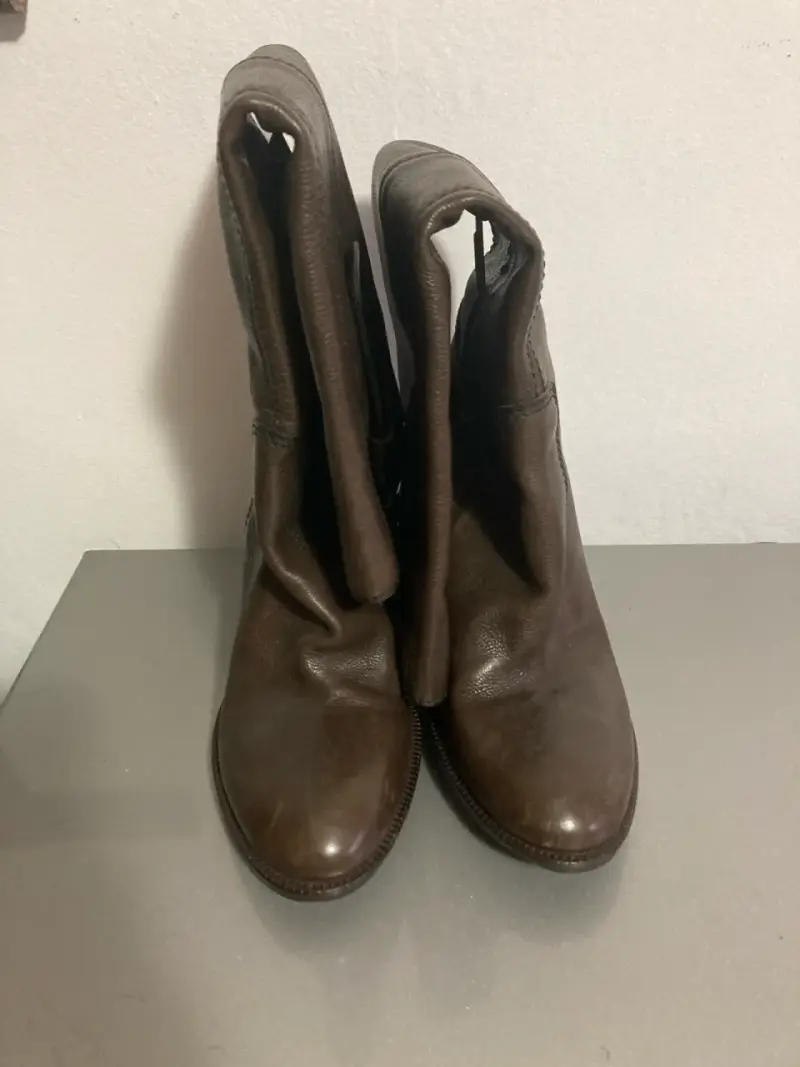 Botas de cuero marrón con tacón alto - 2