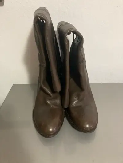 Botas de cuero marrón con tacón alto - miniatura 2