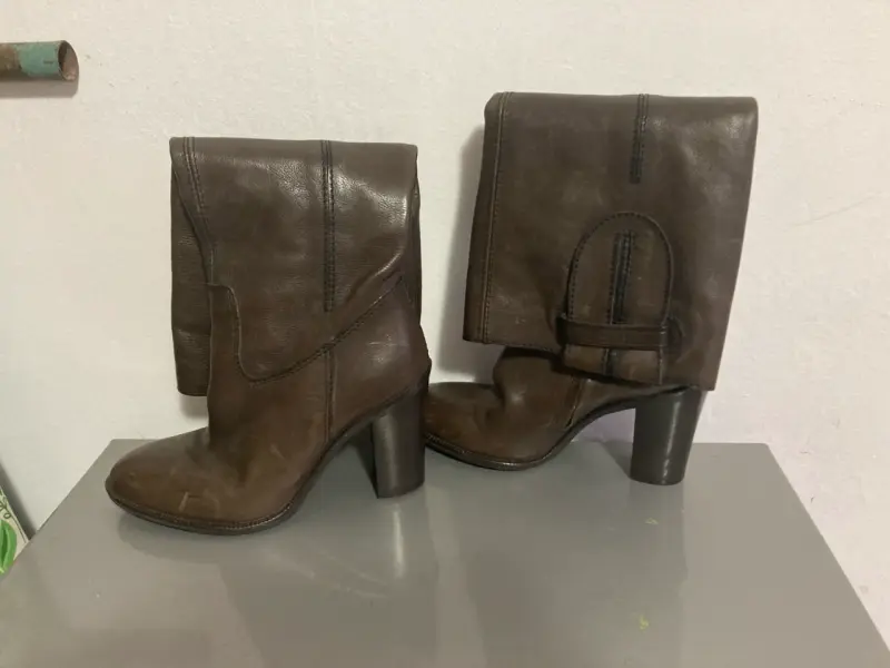 Botas de cuero marrón con tacón alto - 3