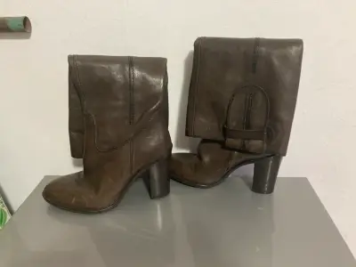 Botas de cuero marrón con tacón alto - miniatura 3