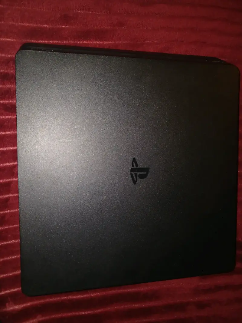 Consola PlayStation 4 Slim en buen estado - 2