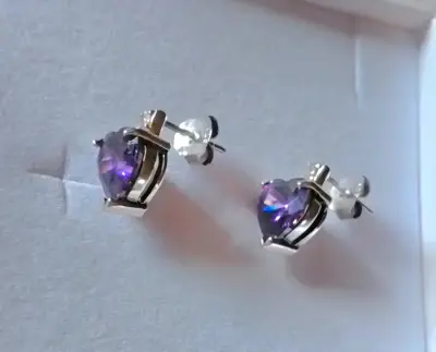 Aros de plata con amatista en forma de corazón - miniatura 1
