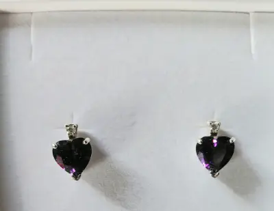 Aros de plata con amatista en forma de corazón - miniatura 2
