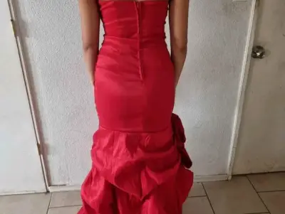 Vestido largo rojo de fiesta elegante - miniatura 1