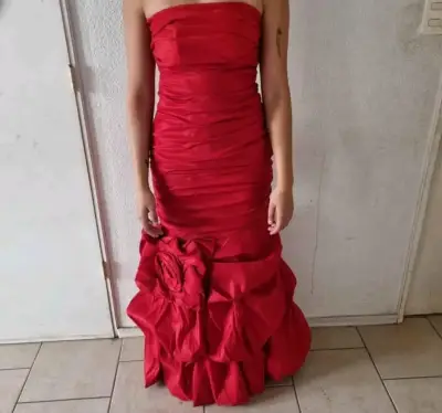 Vestido largo rojo de fiesta elegante - miniatura 2