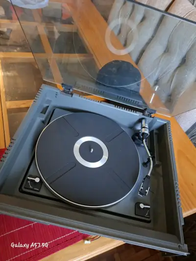 Tocadiscos vintage con tapa de vidrio - miniatura 1