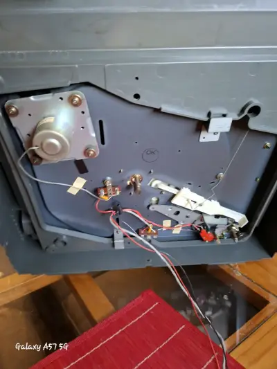 Tocadiscos vintage con tapa de vidrio - miniatura 4