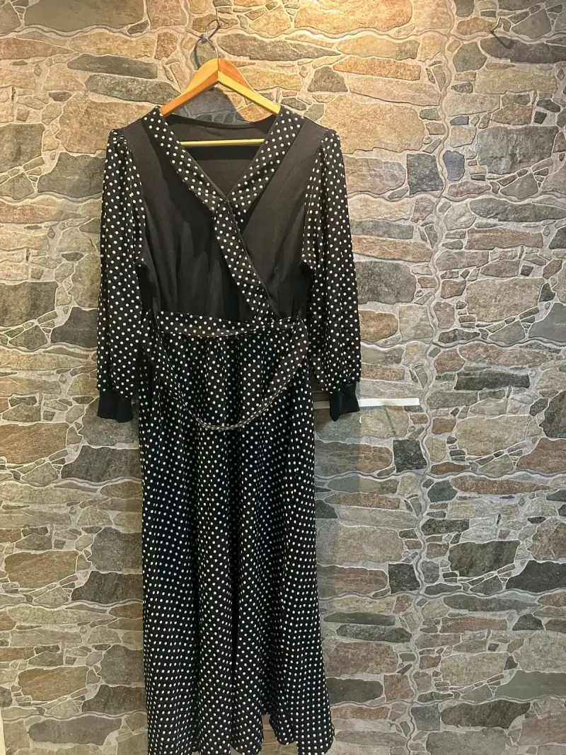 Vestido negro con lunares blancos - 2