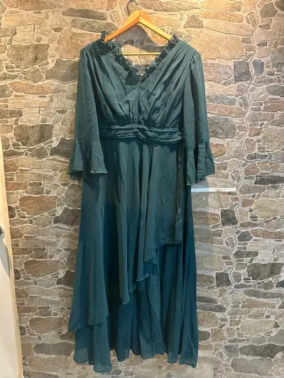 Vestido largo verde elegante para mujer - miniatura 3