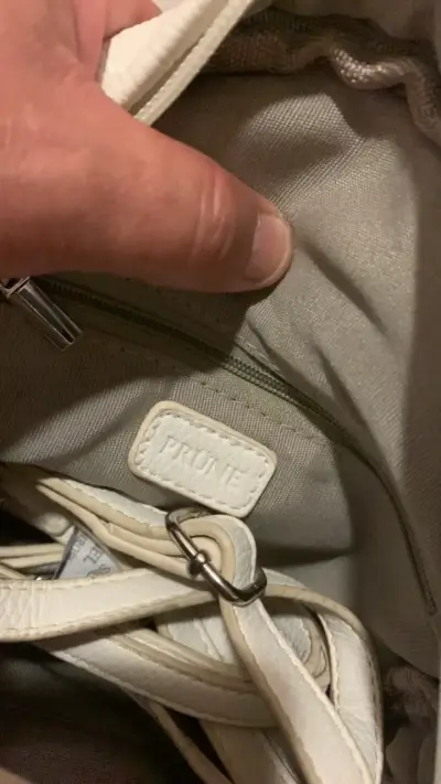 Cartera redonda blanca con tachas - miniatura 3