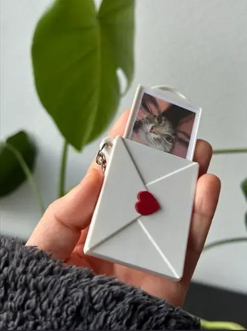 Llavero con foto personalizada en sobre corazón